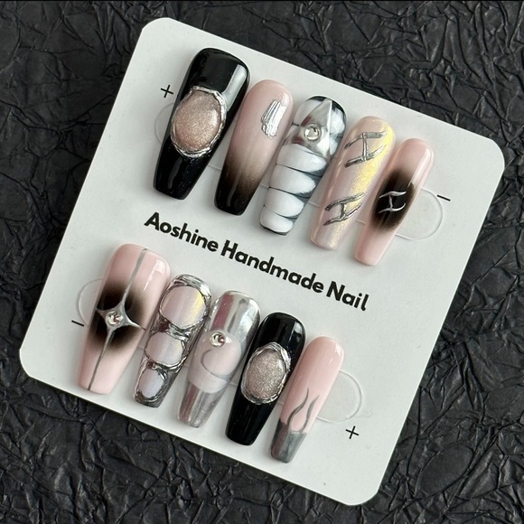 Press on nail - Picture 1 of 3